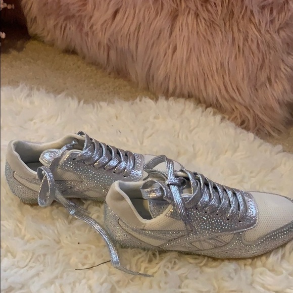 "Sparkly Silver Glamorous Chic!" Sz 6 as shown inside under cushion. - Picture 7 of 11